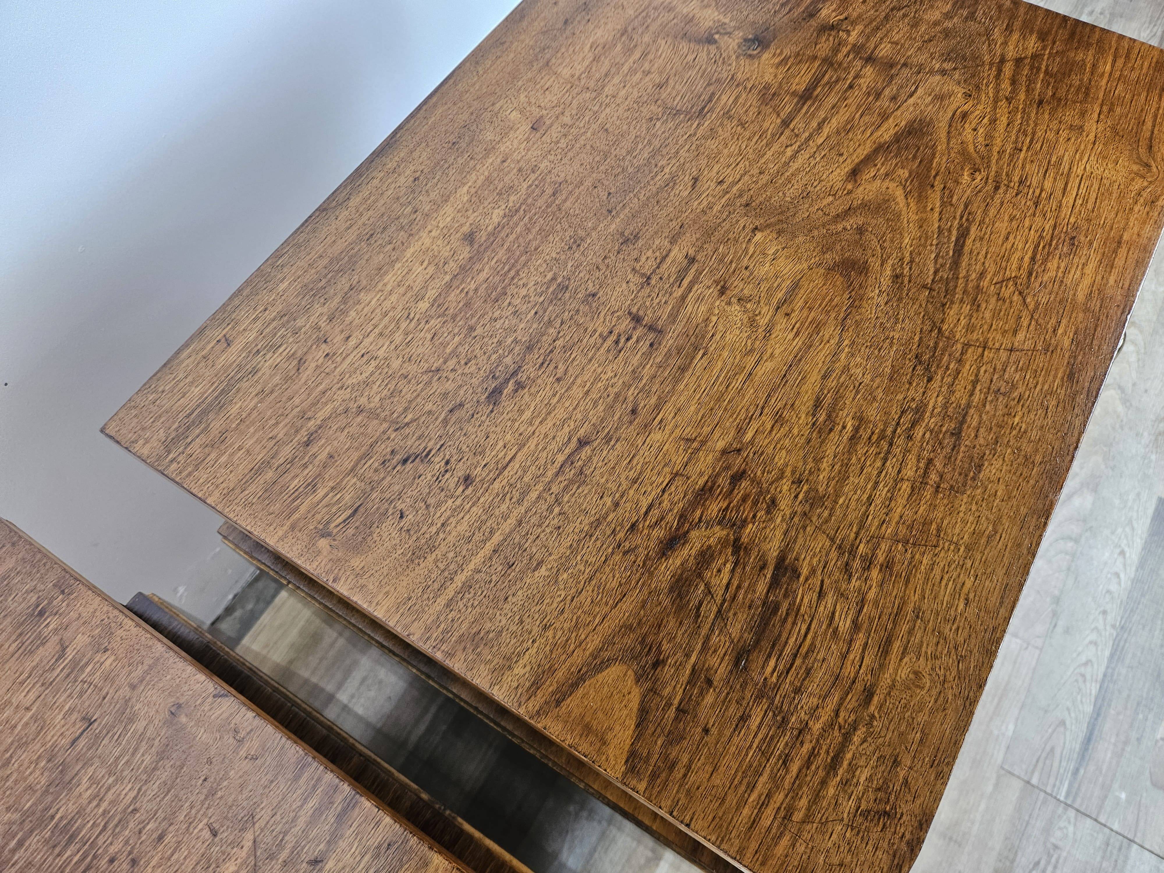 Art Decò bedside tables in walnut and brass, 1940
