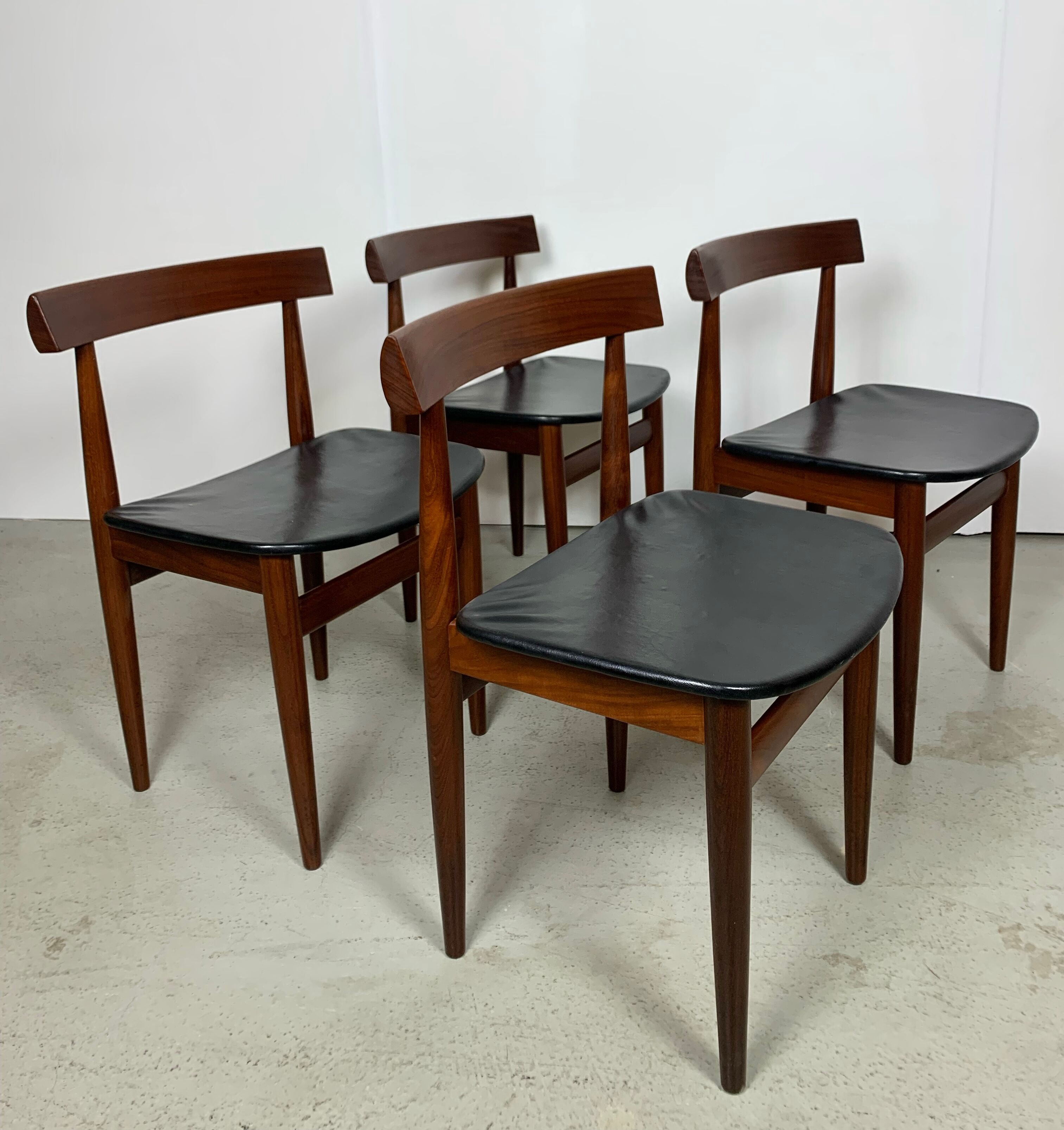 Hans Olsen Roundette table in Afromosia and chairs