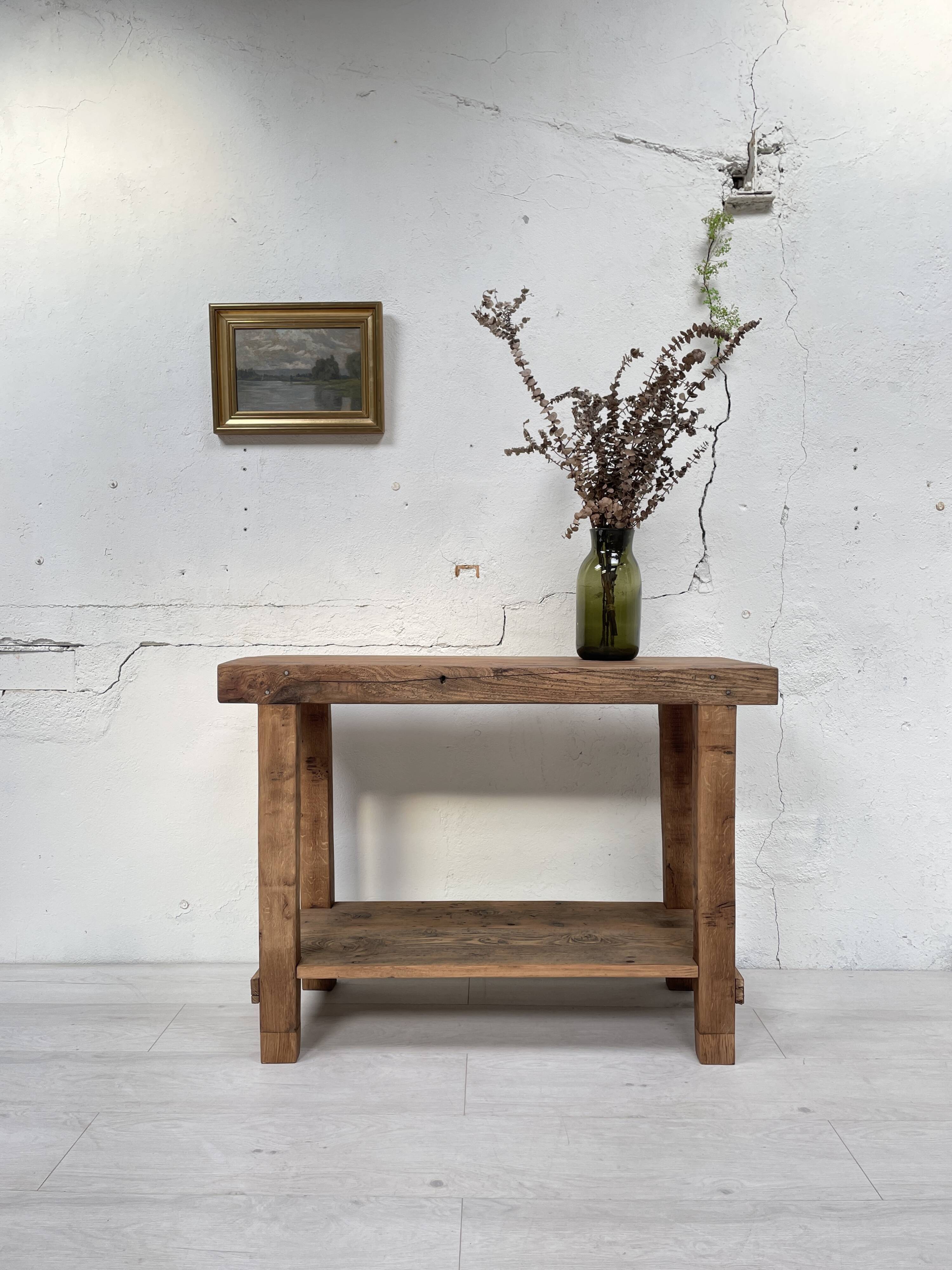 Establishment / console in raw wood