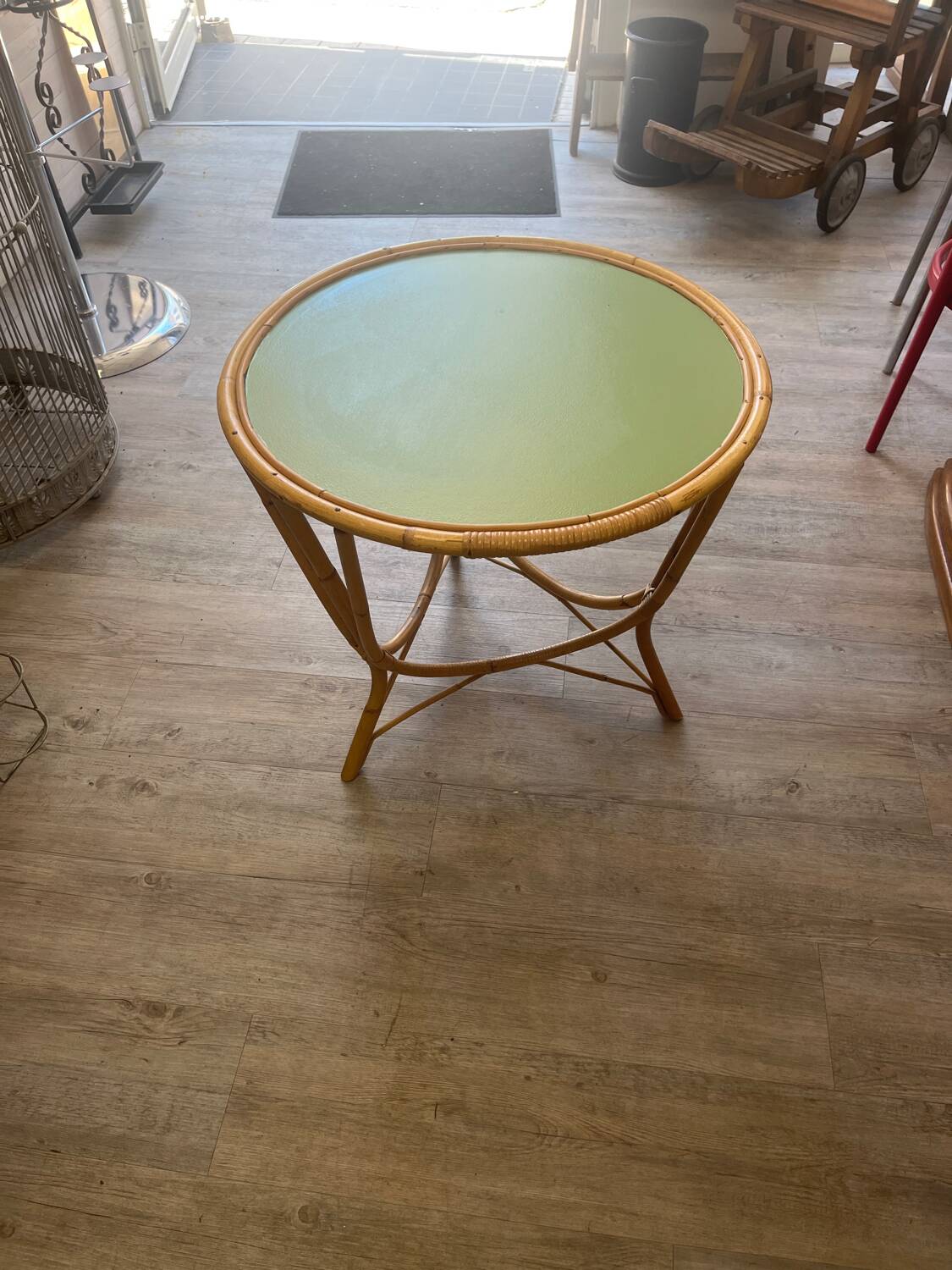 Wicker coffee table and paint