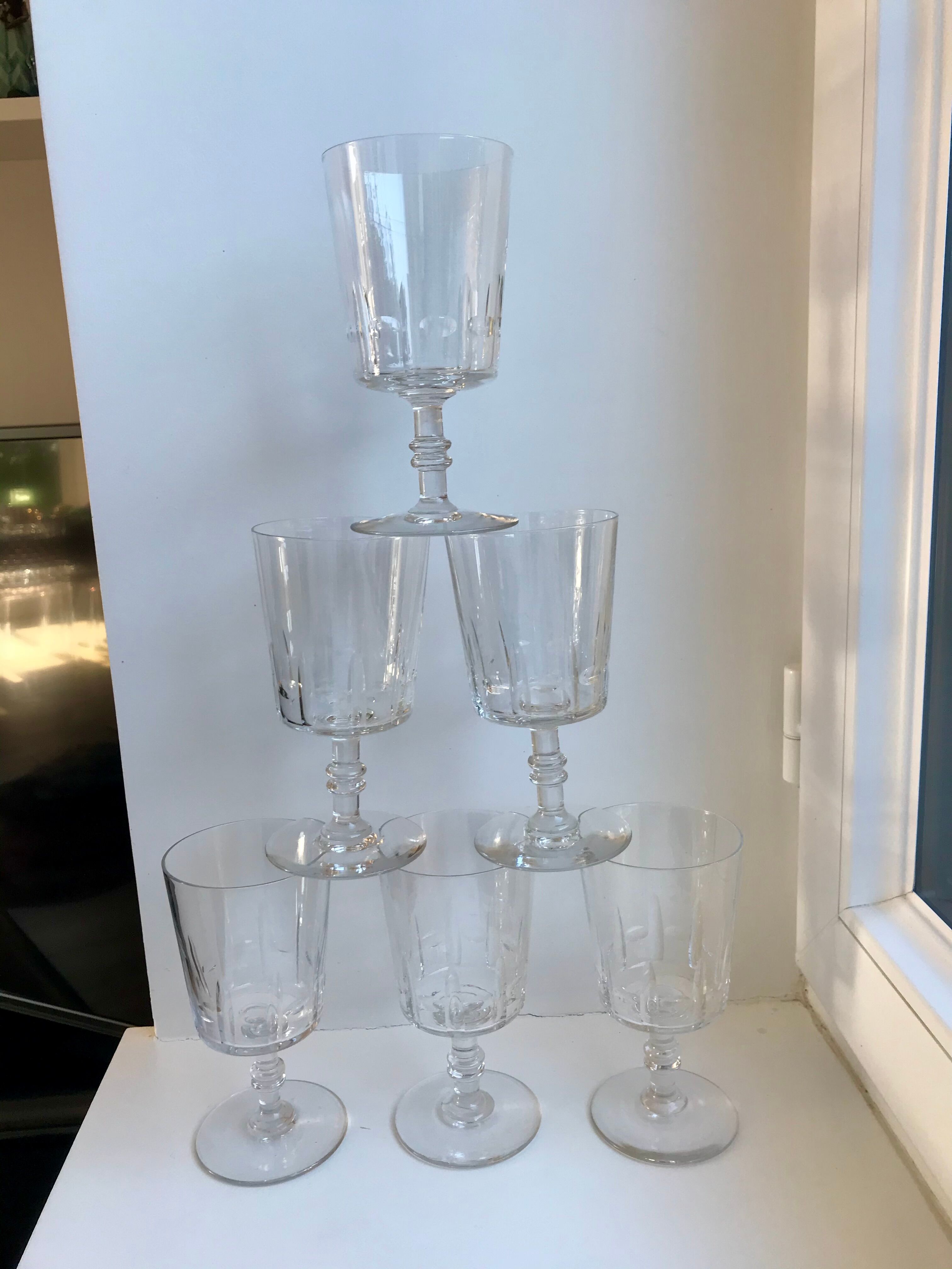 Set of 6 small crystal wine glasses engraved early twentieth century