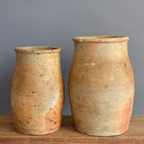 Deux cruches, pots anciens en grès mat