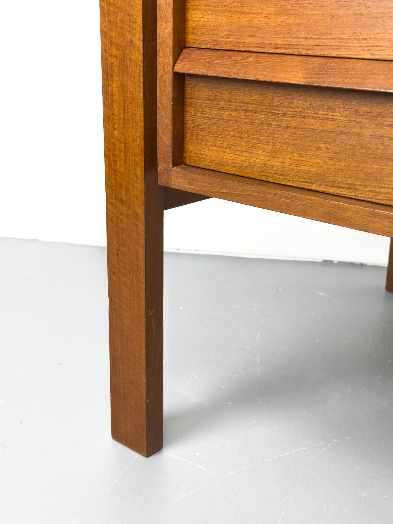 Mid-century teak desk by Svend Åge Madsen for Sigurd Hansen, 1960s.