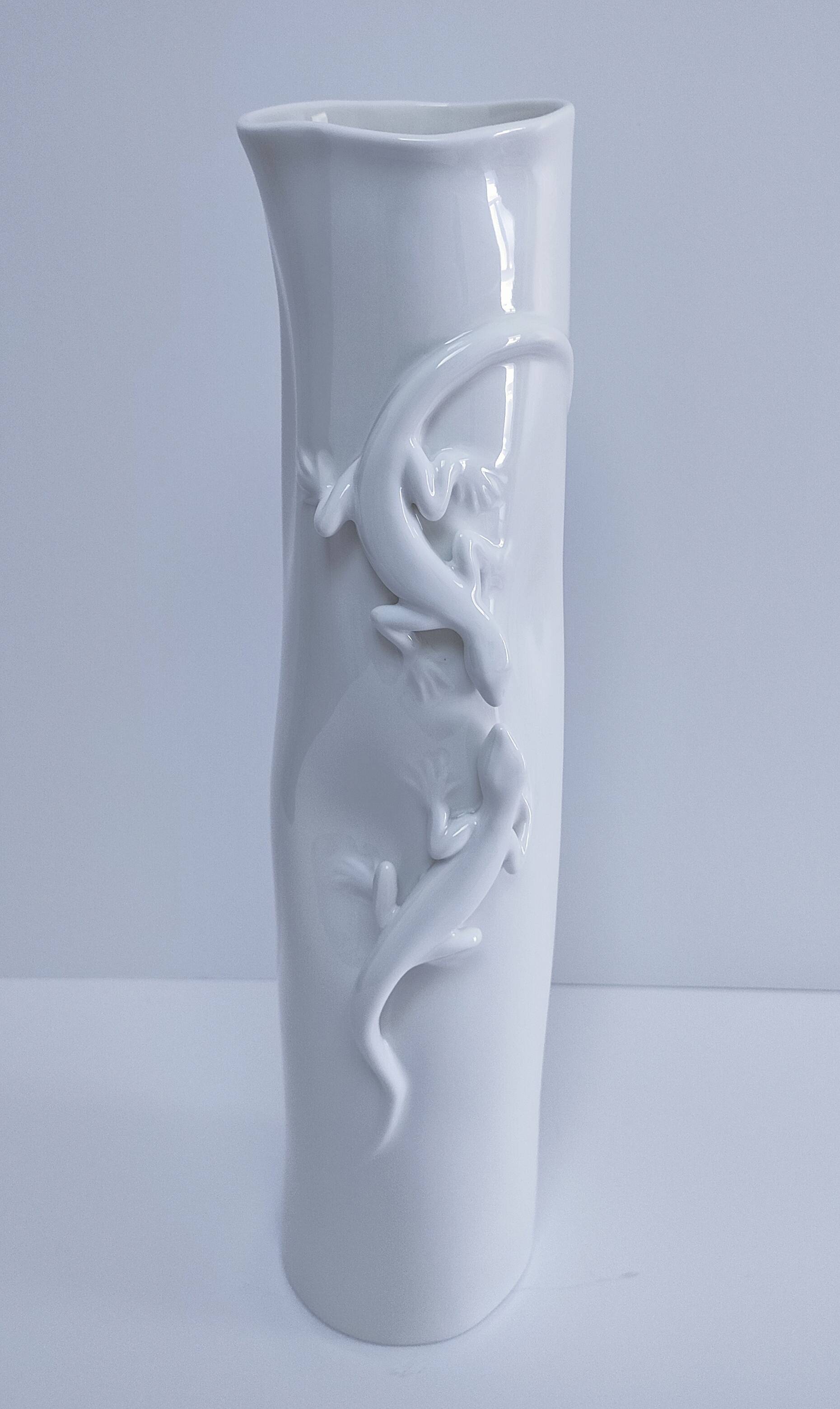 Designer porcelain lizard roll vase