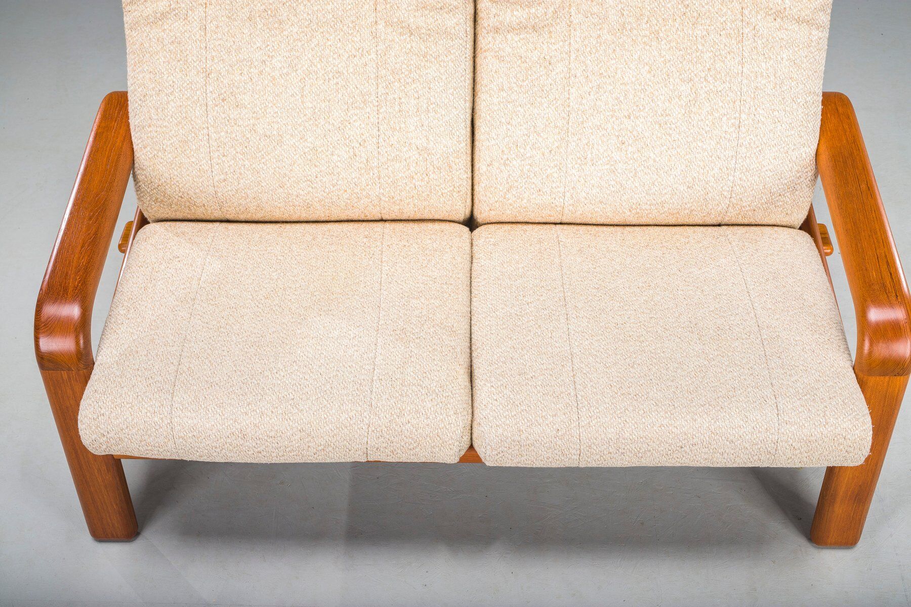 Canapé deux places danois en teck de style moderne du milieu du siècle, années 1960