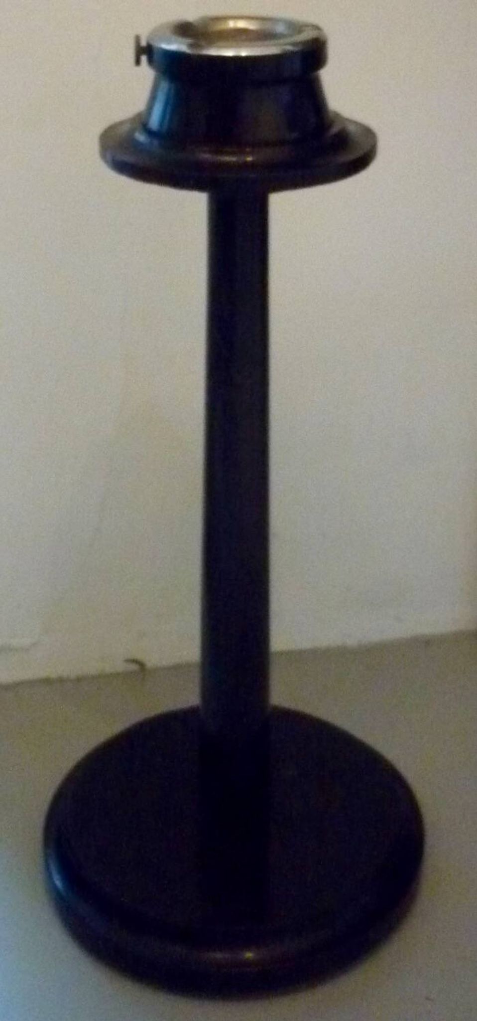 Par-fumee wooden ashtray on stand
