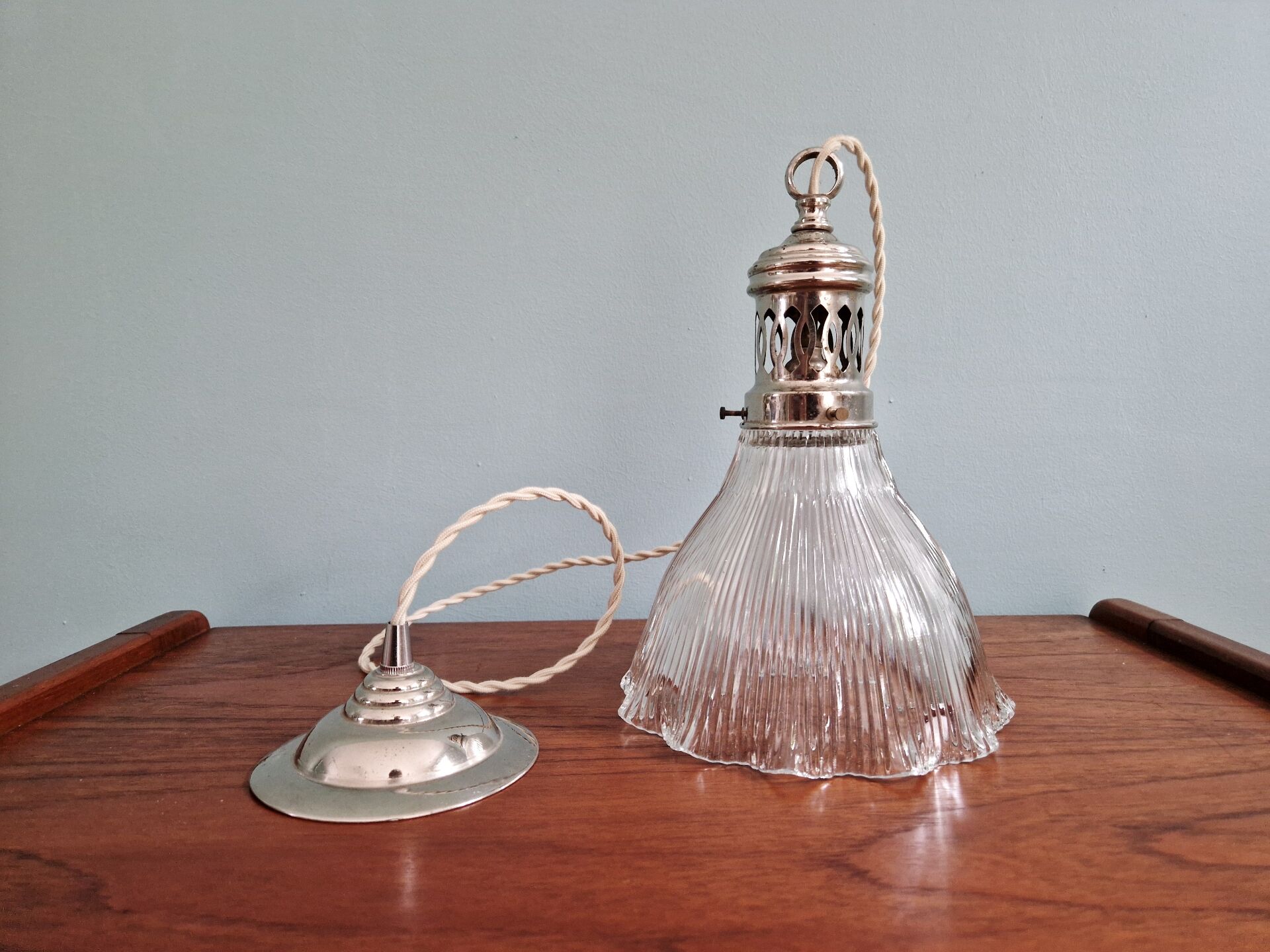 Suspension Holophane in ribbed transparent glass, 1930