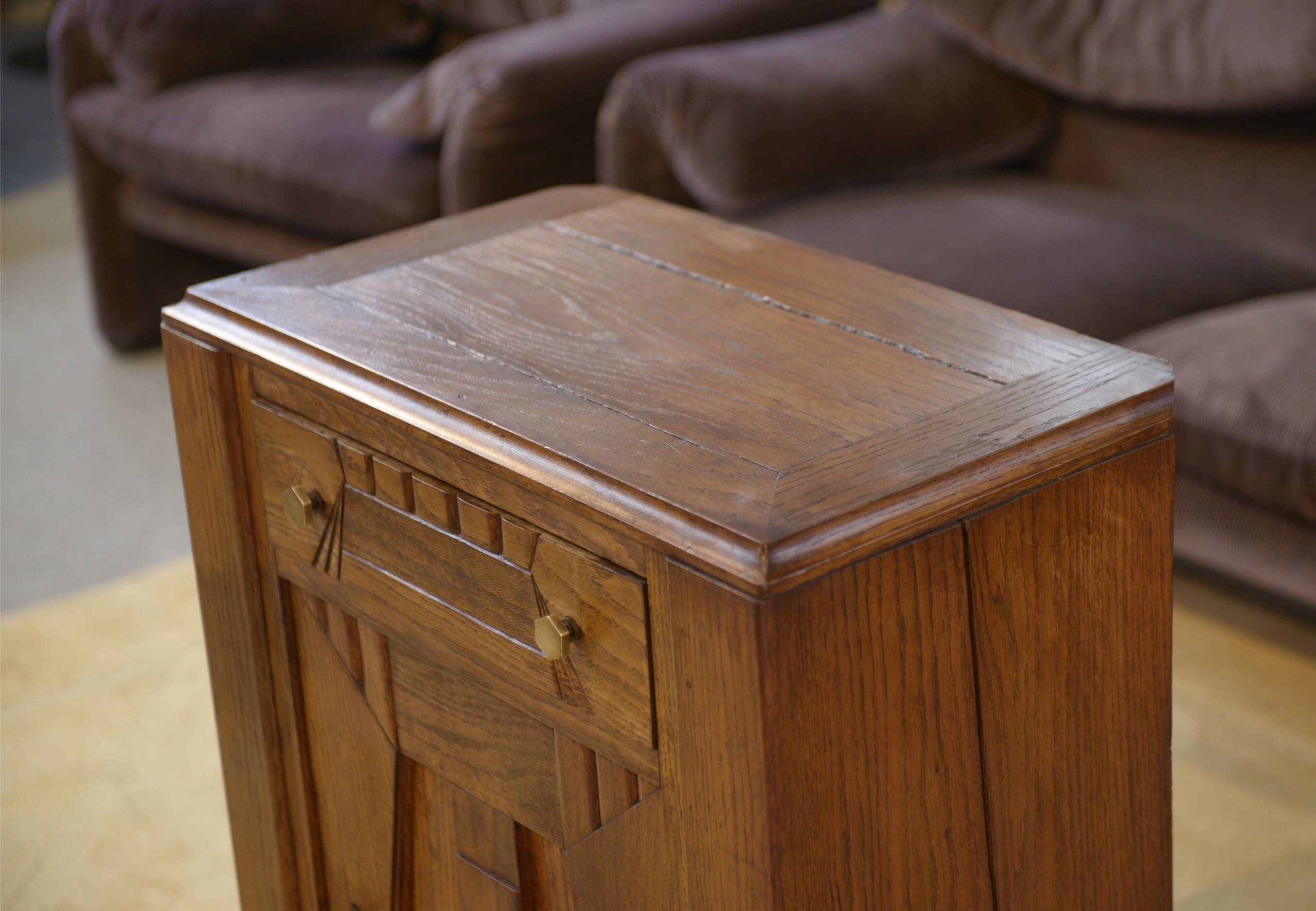 Art Deco oak chest of drawers with 5 drawers from the 1930s.
