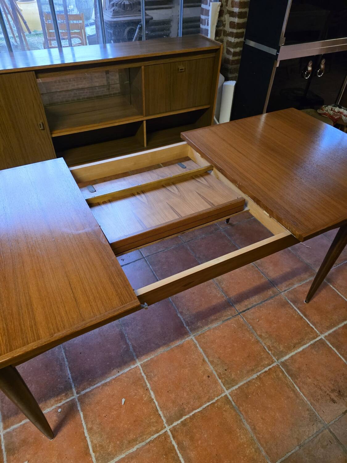 Table scandinave galbée extensible papillon en teck années 60
