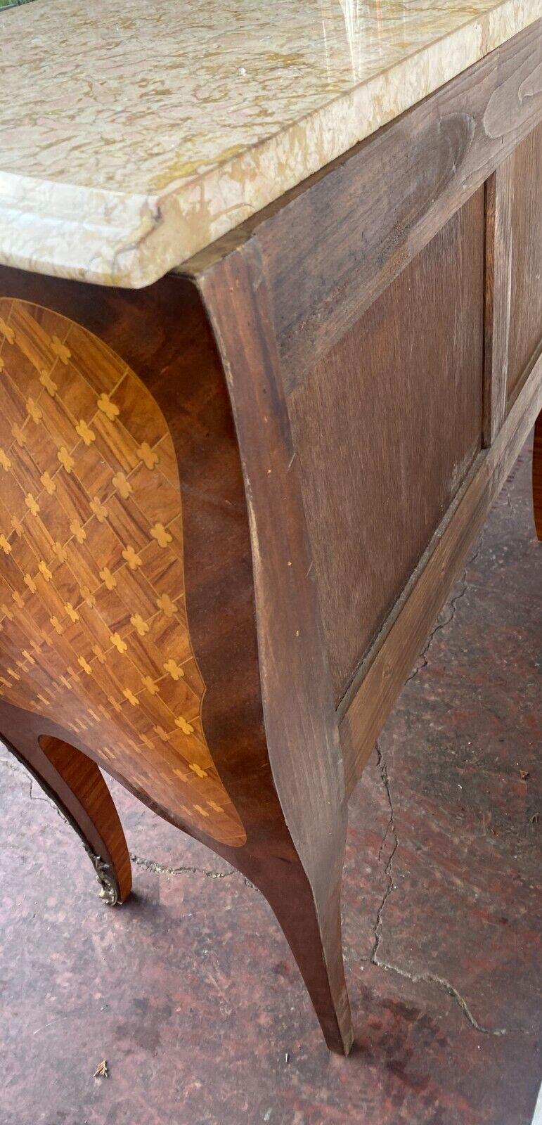 Curved chest of drawers Louis XV style marquetry with cube bottom XX century