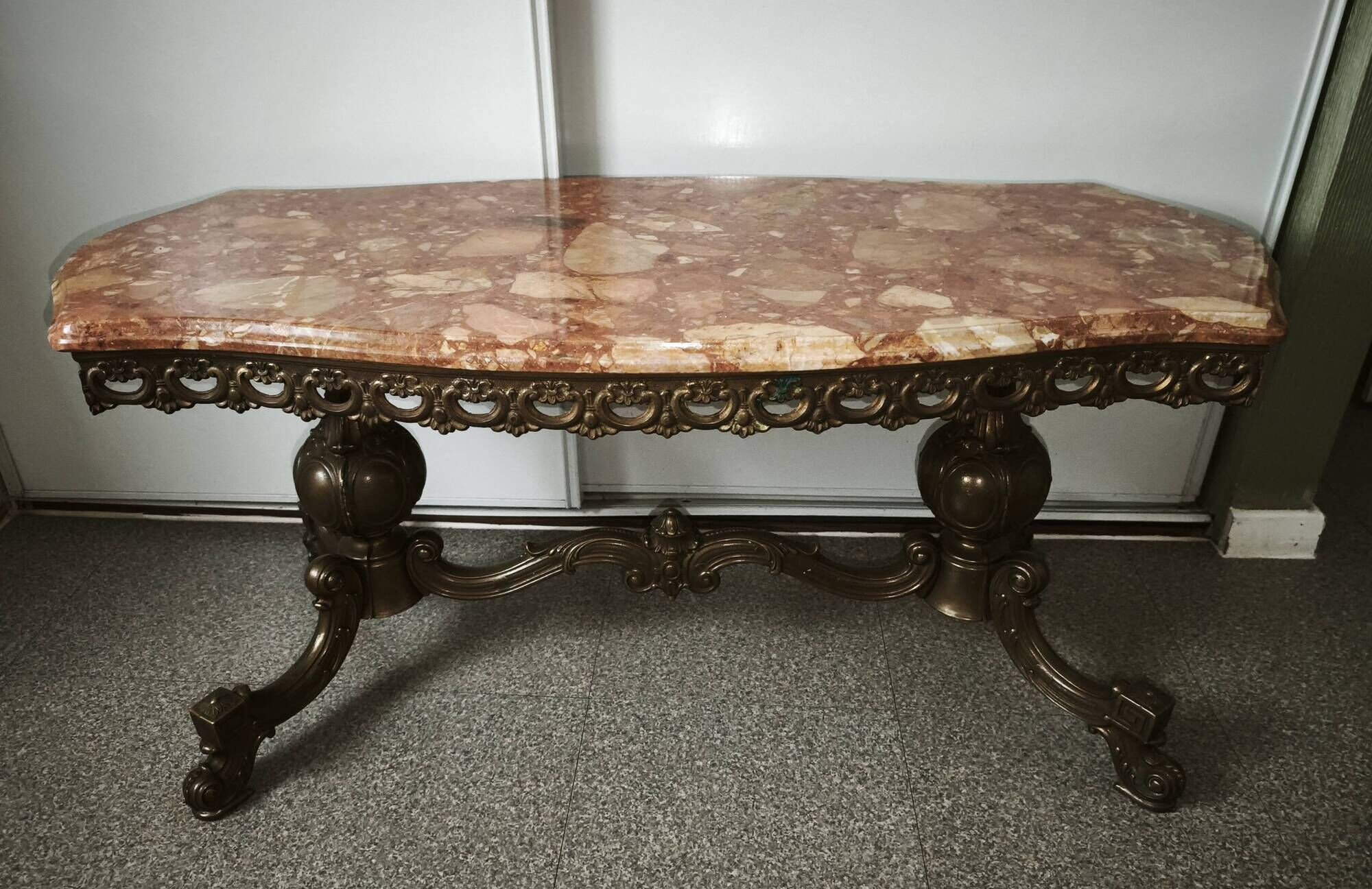 Mid-20th century neoclassical Hollywood Regency coffee table
