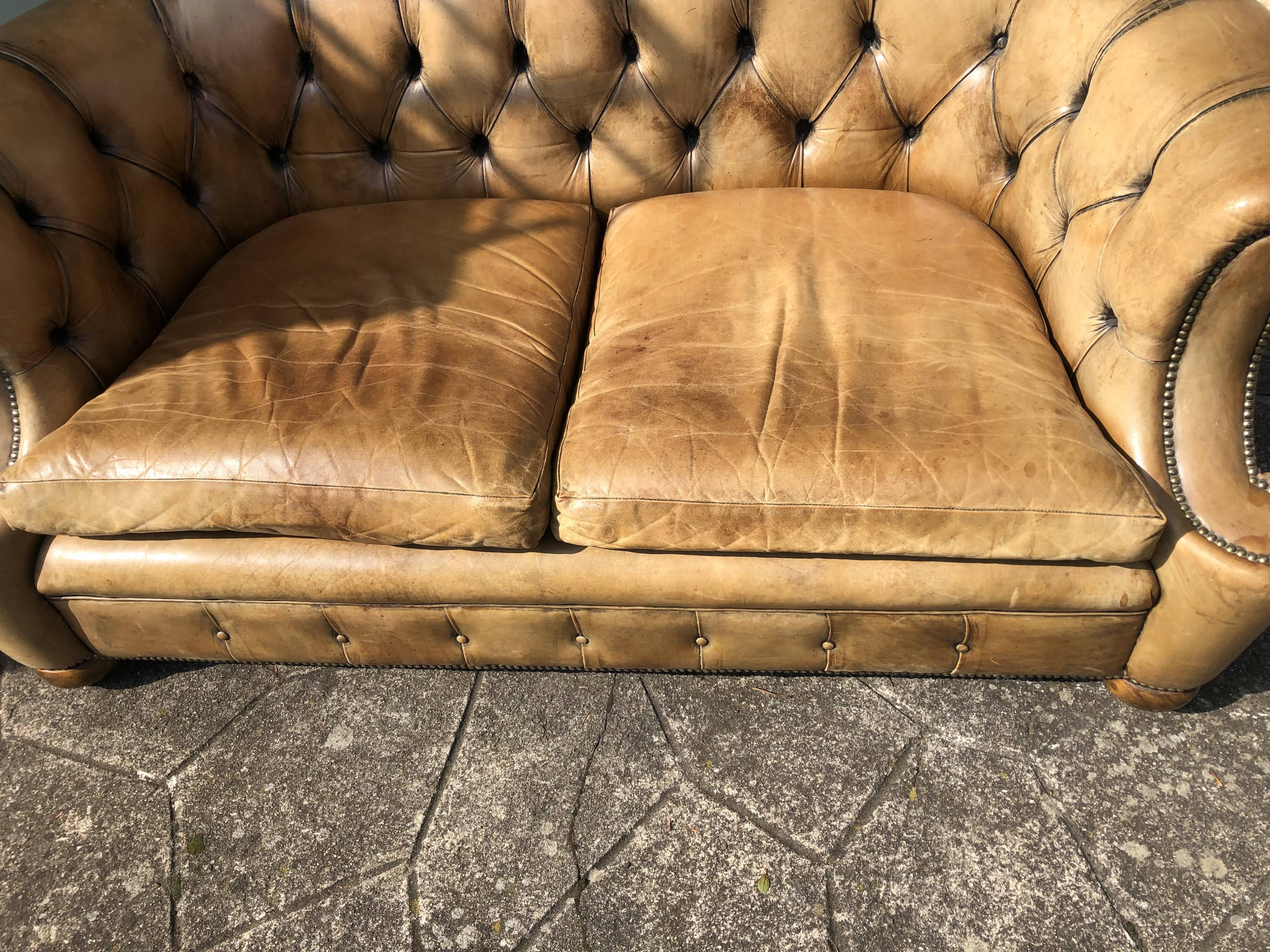 2-seater Chesterfield sofa in tan leather