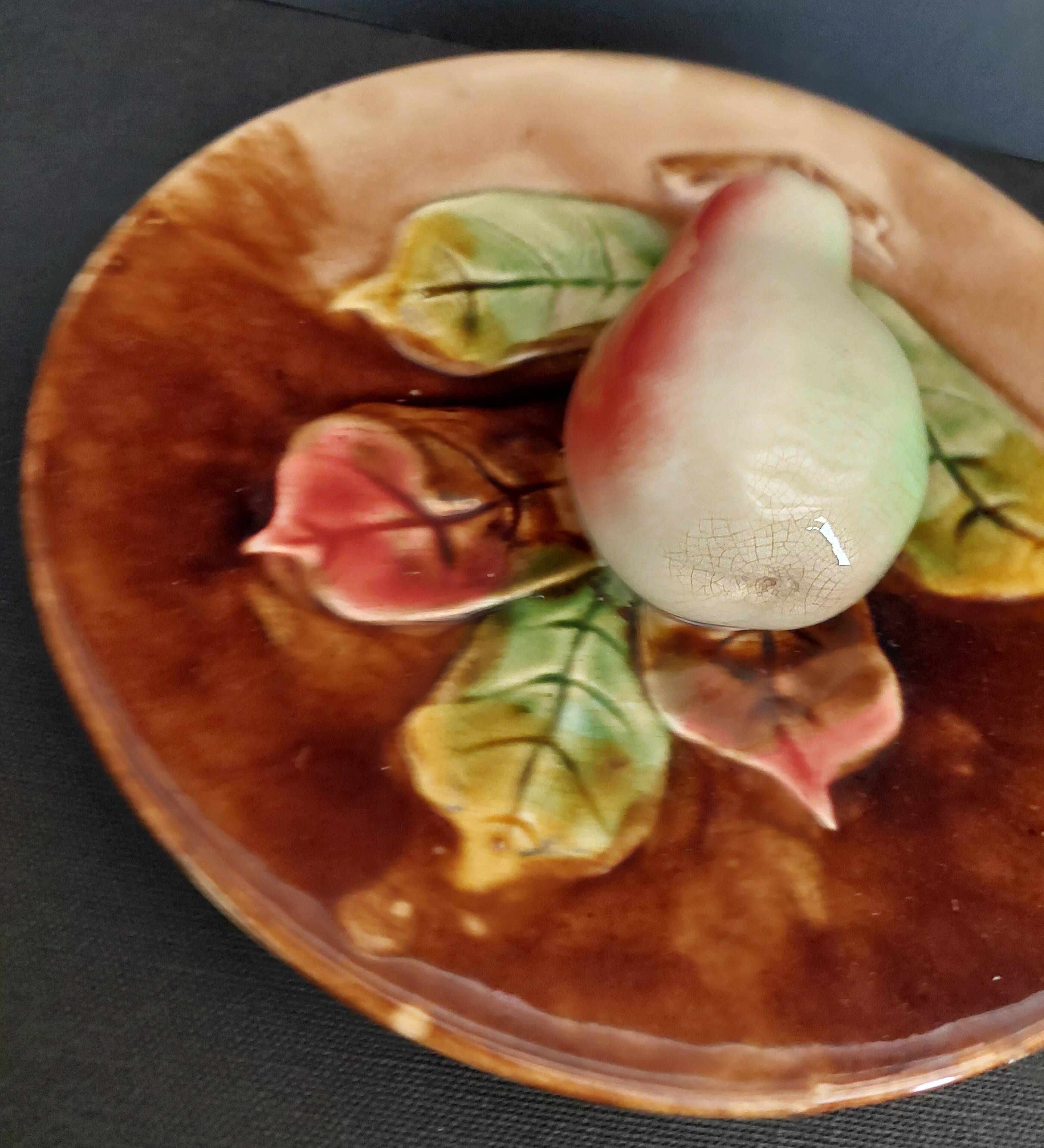 Barbotine plate pear in relief late 19th early 20th century