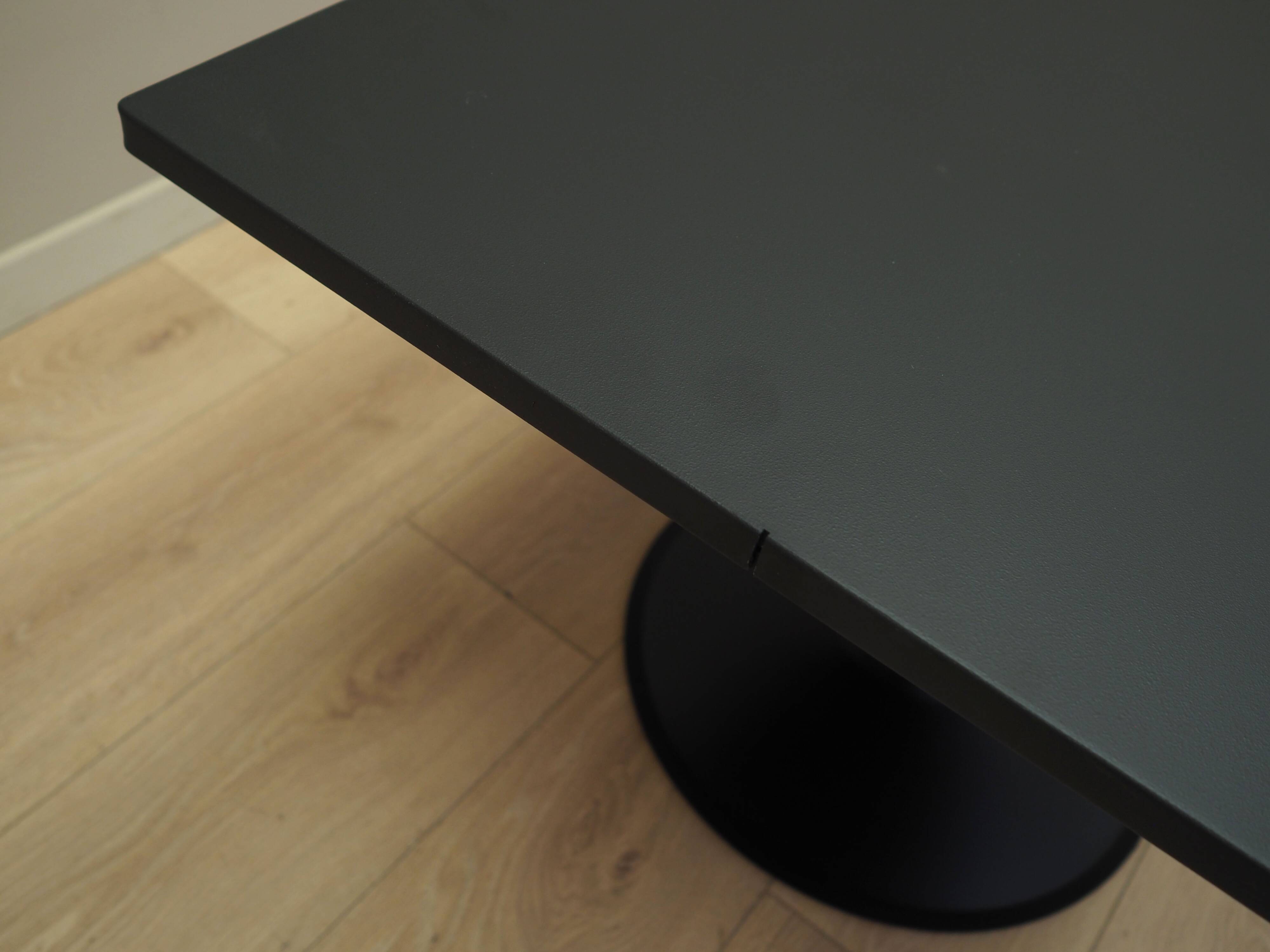 Table basse, design danois, années 1970, production : Danemark