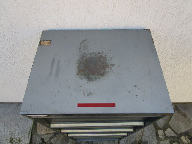 Meuble a clapets métal ancien