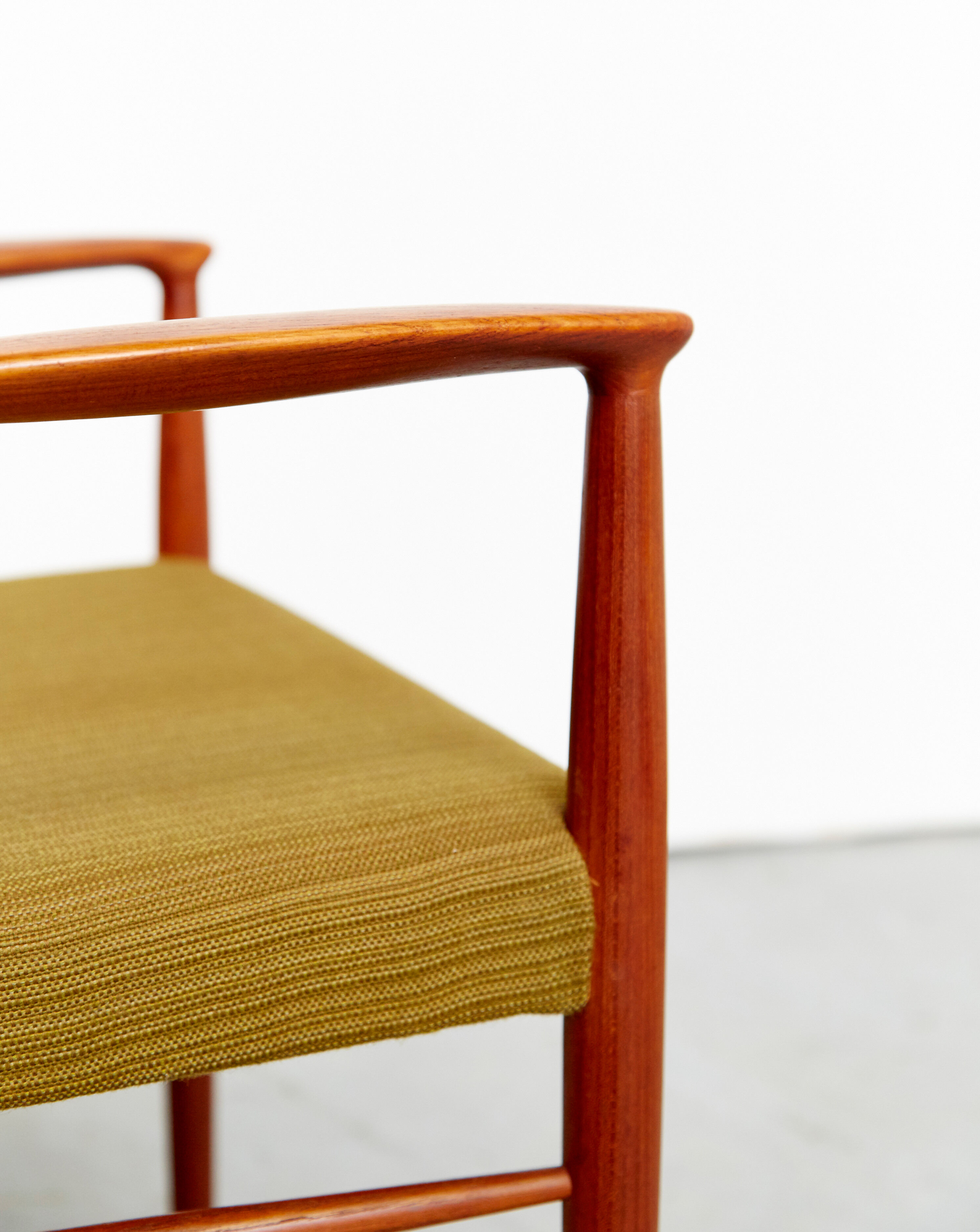 Table de salle à manger par Nanna Ditzel pour Saren Willadsen et chaises conçues par Kai Lyngfeldt-Larsen