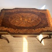 Louis XV style desk inlaid with floral decoration – One drawer