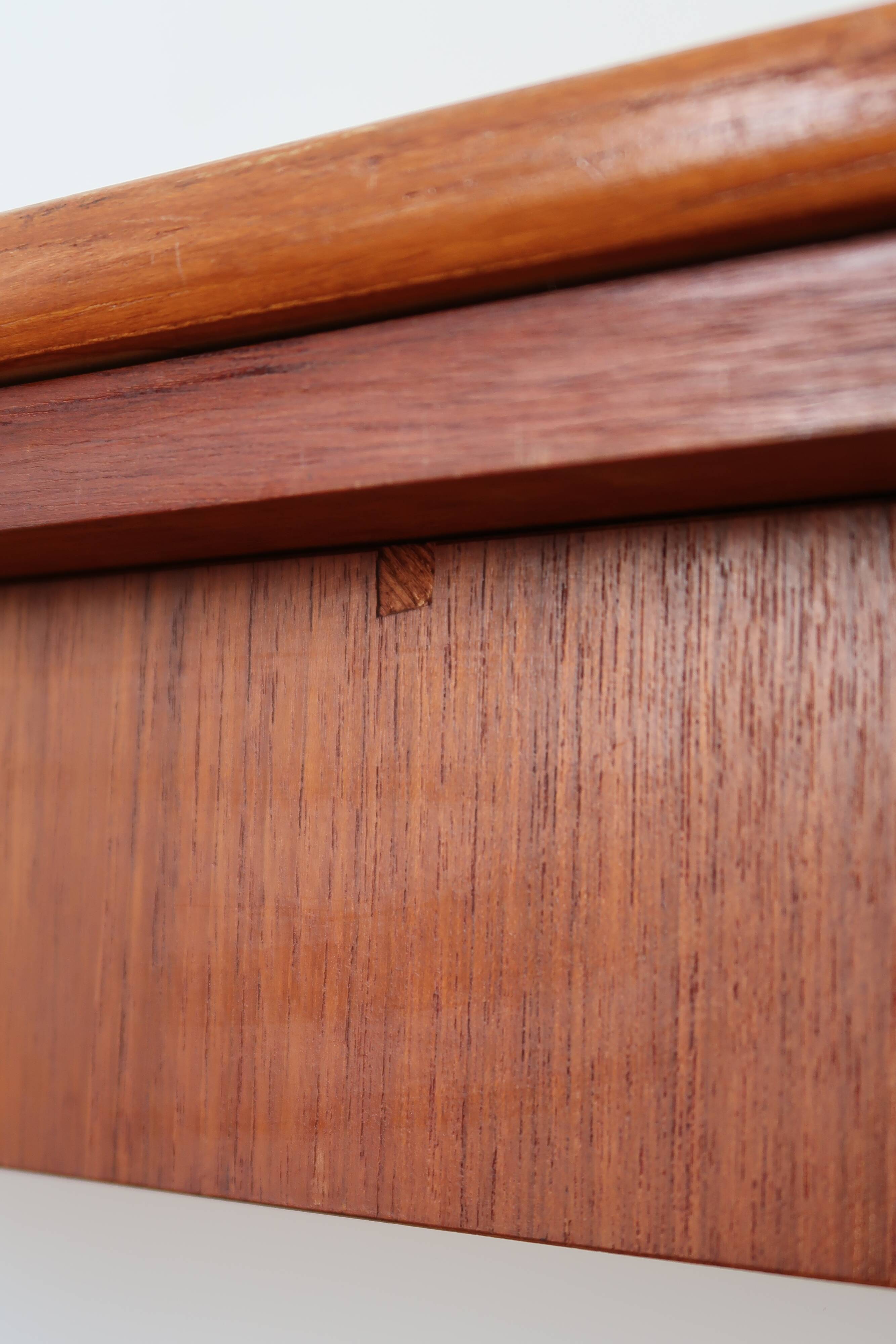 Scandinavian stretch teak table