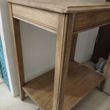 Small piece of furniture/old pedestal table