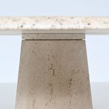 Grande table de salle à manger ronde sculpturale en travertin blanc crème, Italie, 1970