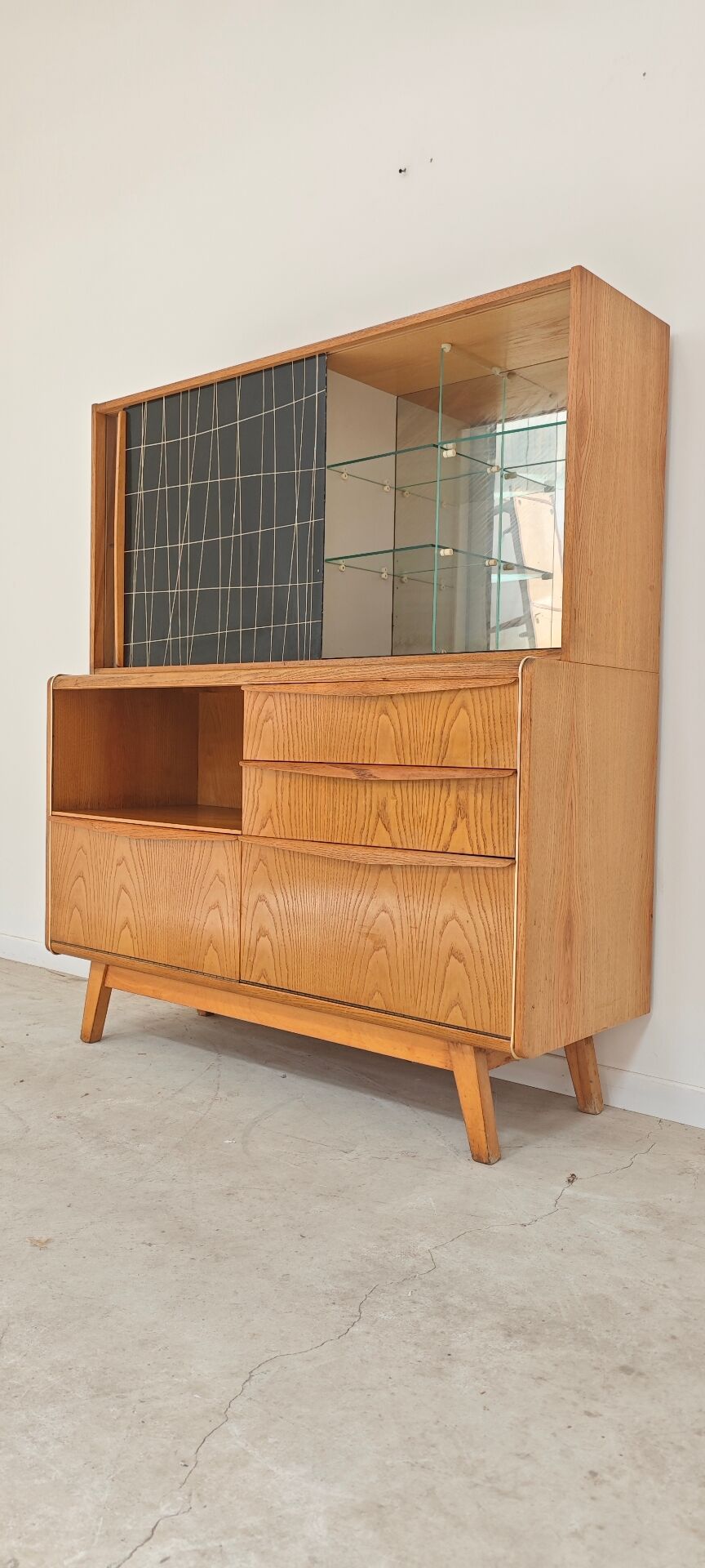 High buffet / Sideboard U 372 / 386 by B Landsman and H Nepozytek 60