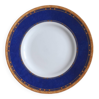Small saucers for midnight blue and gold-edged mignardise pastries