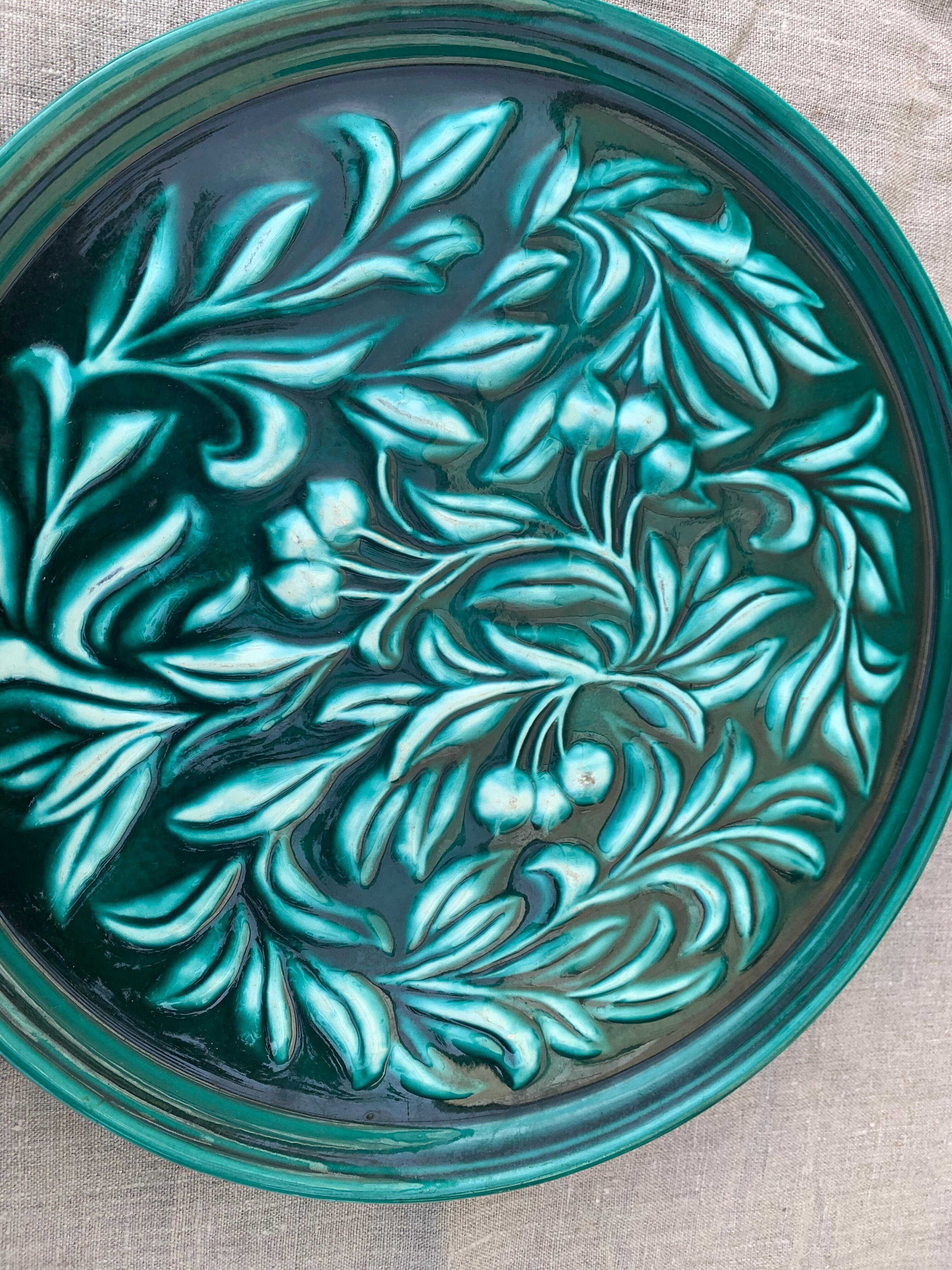 Centerpiece in slip patterns with old cherries