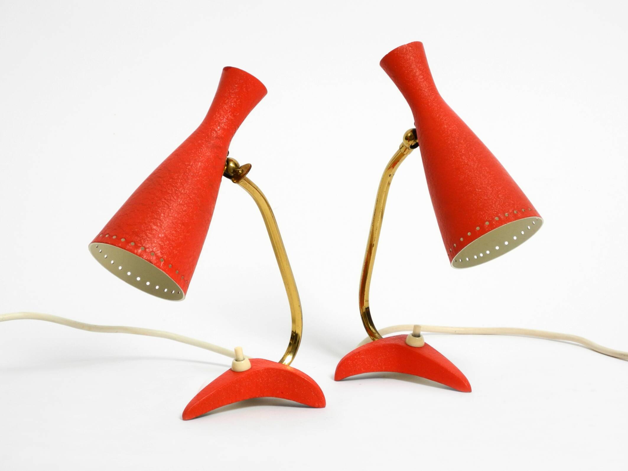 Paire de lampes de table Diabolo en forme de patte de corbeau rouges de style Mid Century Modern de Cosack.