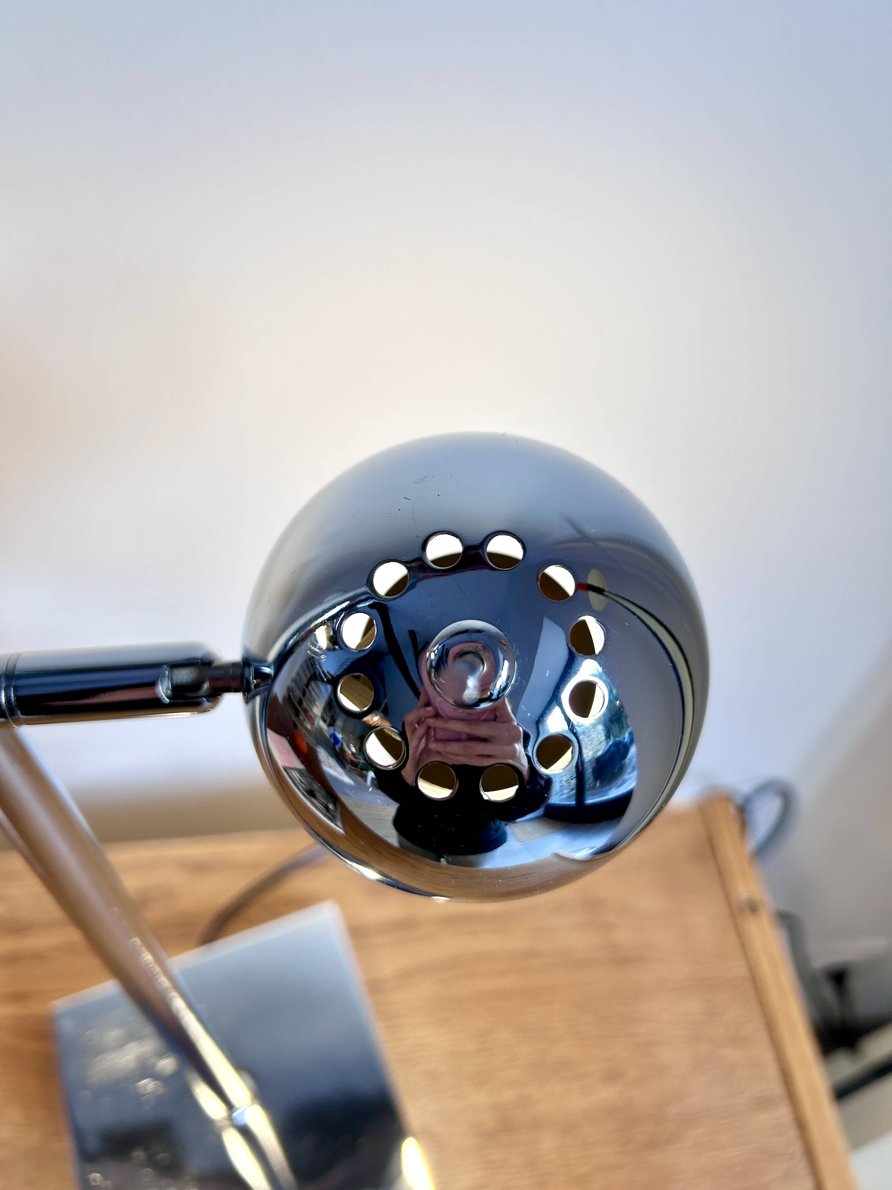 Chrome eyeball lamp
