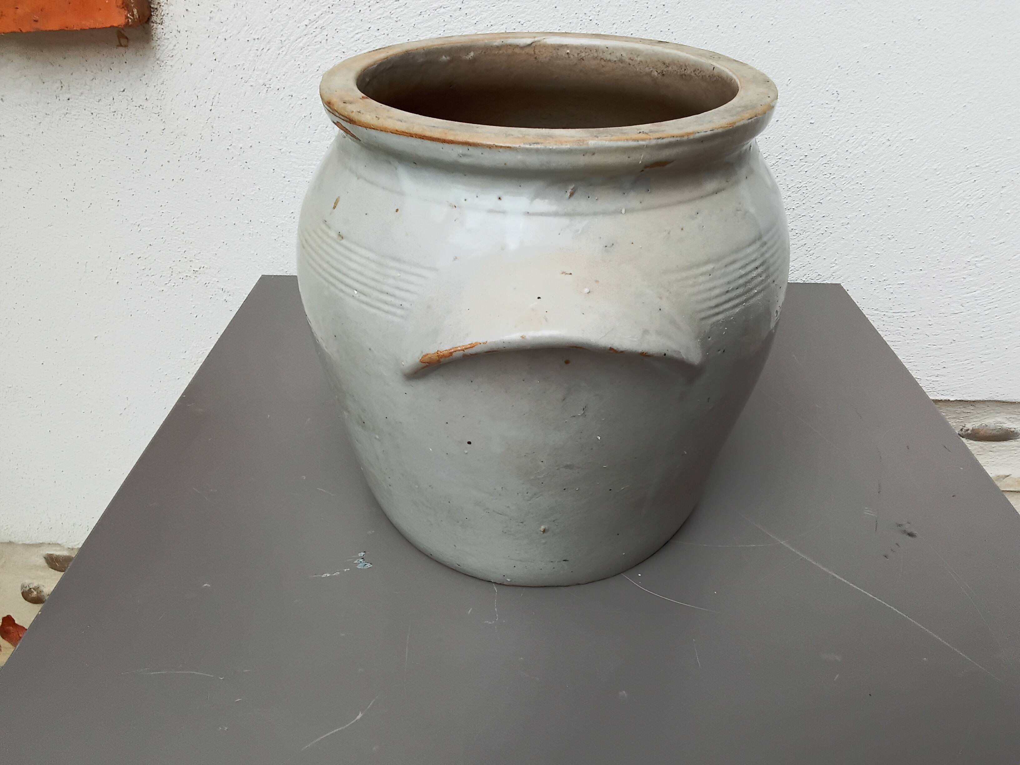 Beige enameled stoneware pot