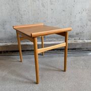 Tables basses "venus" ge 1937 par hans j wegner pour getama