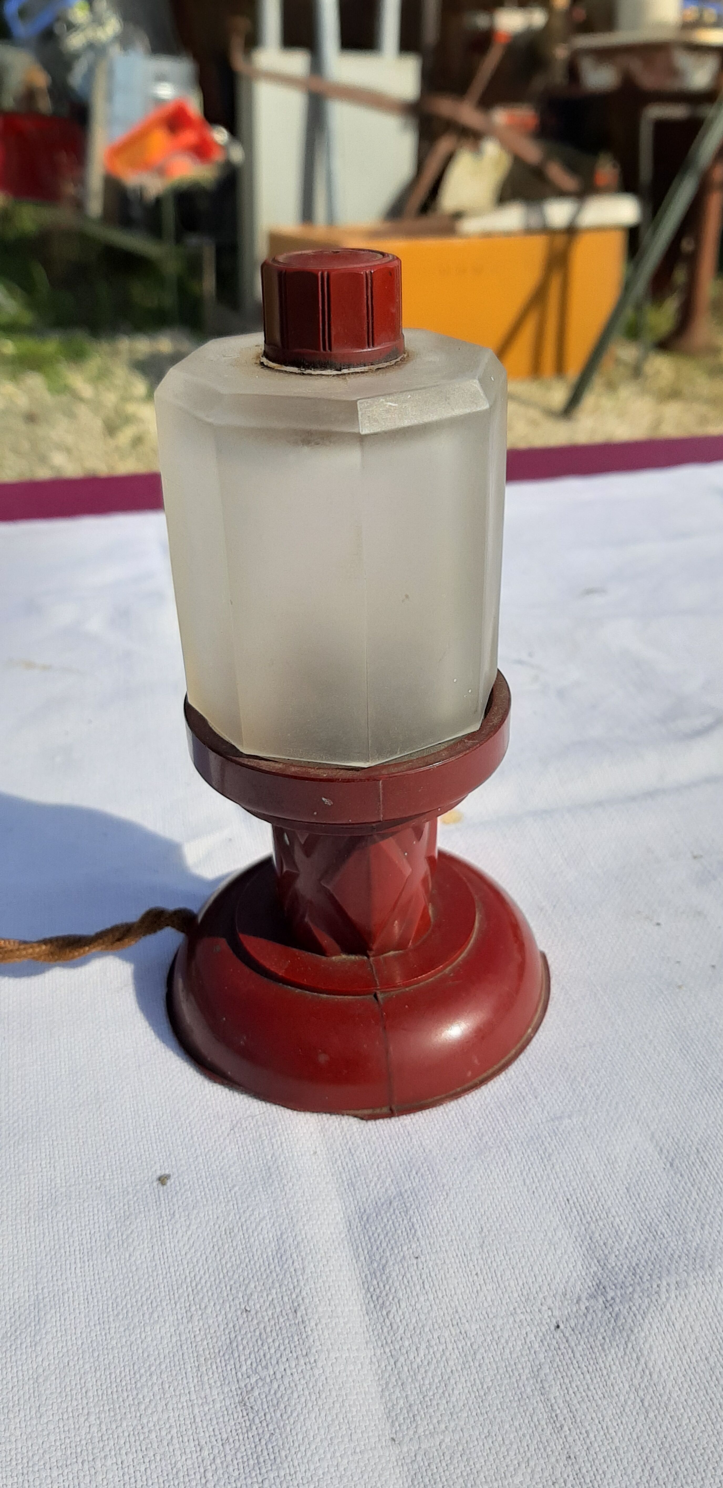 Lampe de voyage vintage en bakélite de marque mout