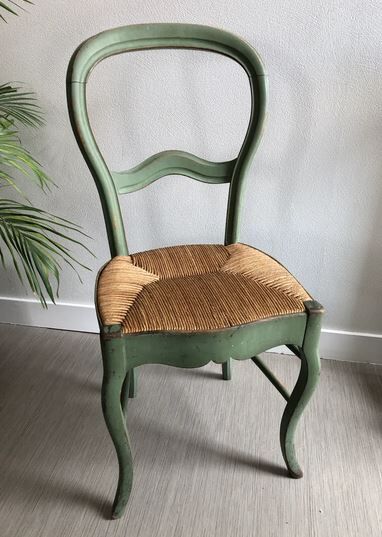 Chaise patinée verte