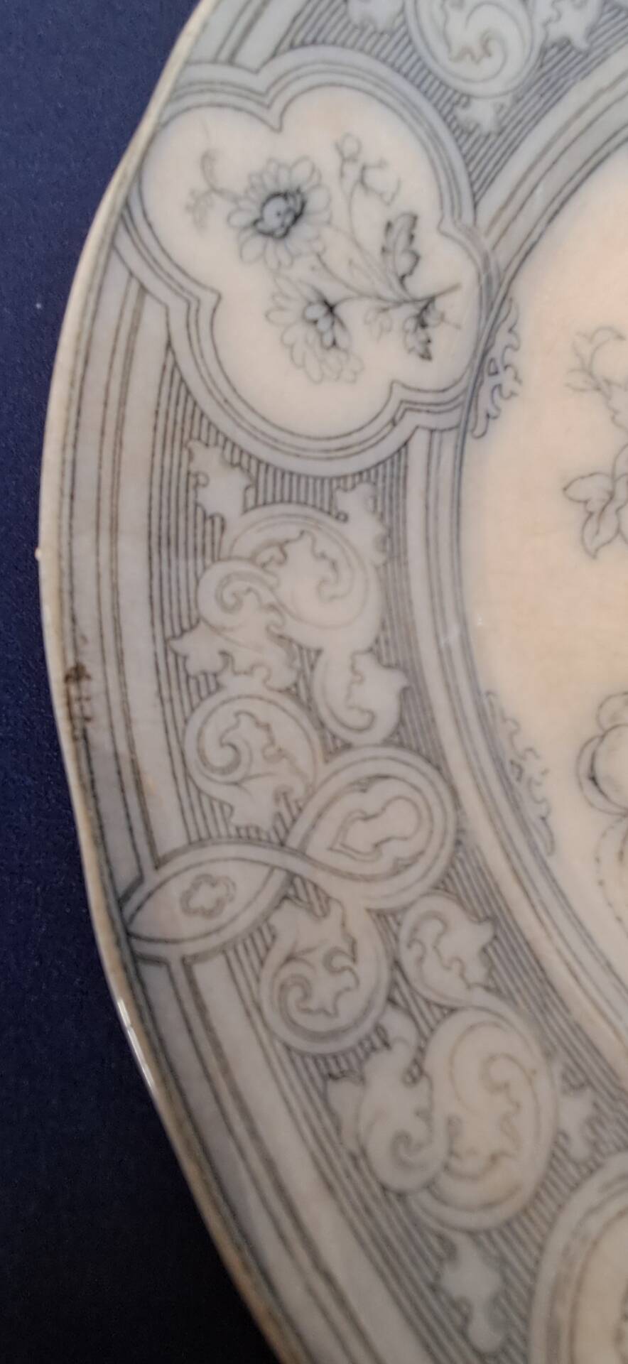Assiettes en faïence anglaise. 19ème.  Grosvenor China