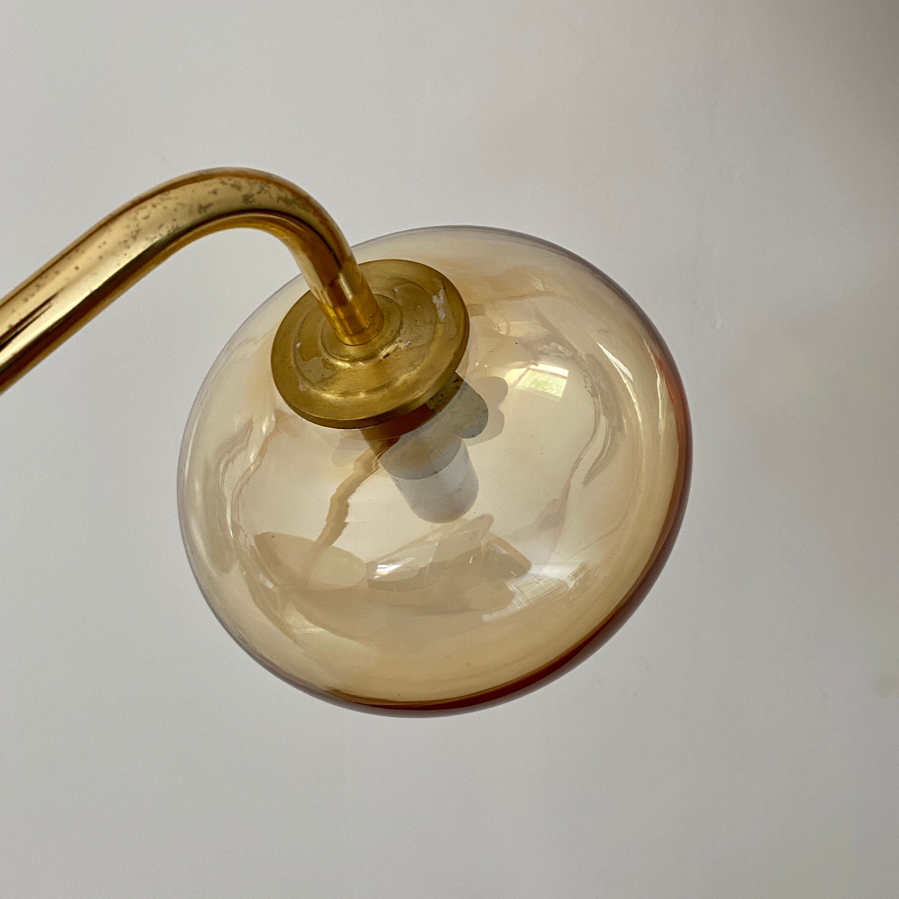 Applique globe vintage en verre ambré