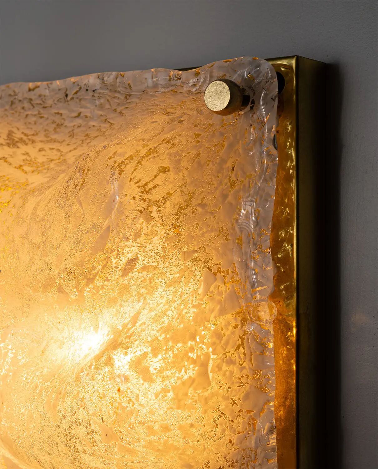 Sculptural Murano ice glass wall lamp, Italy 1970