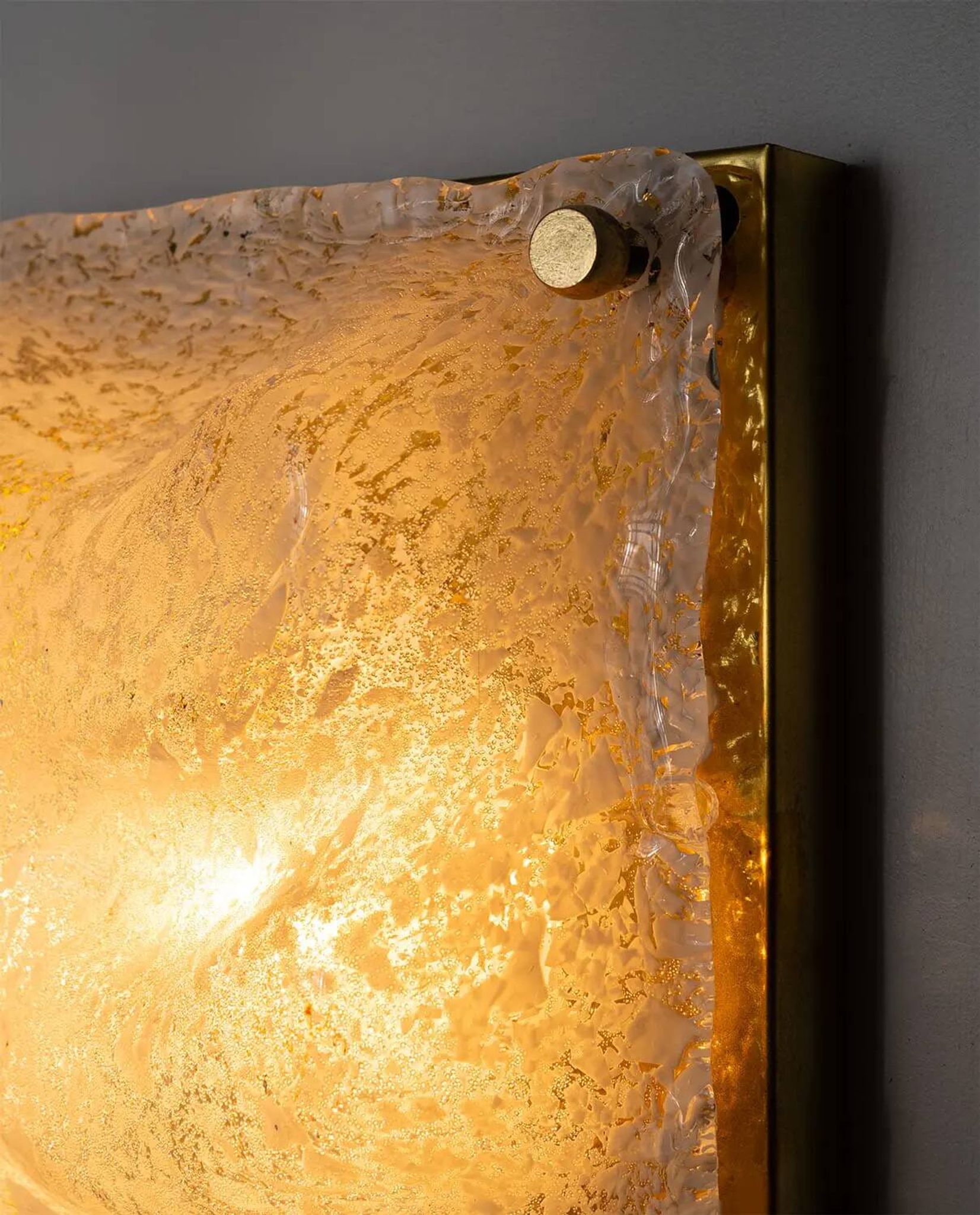 Sculptural Murano ice glass wall lamp, Italy 1970