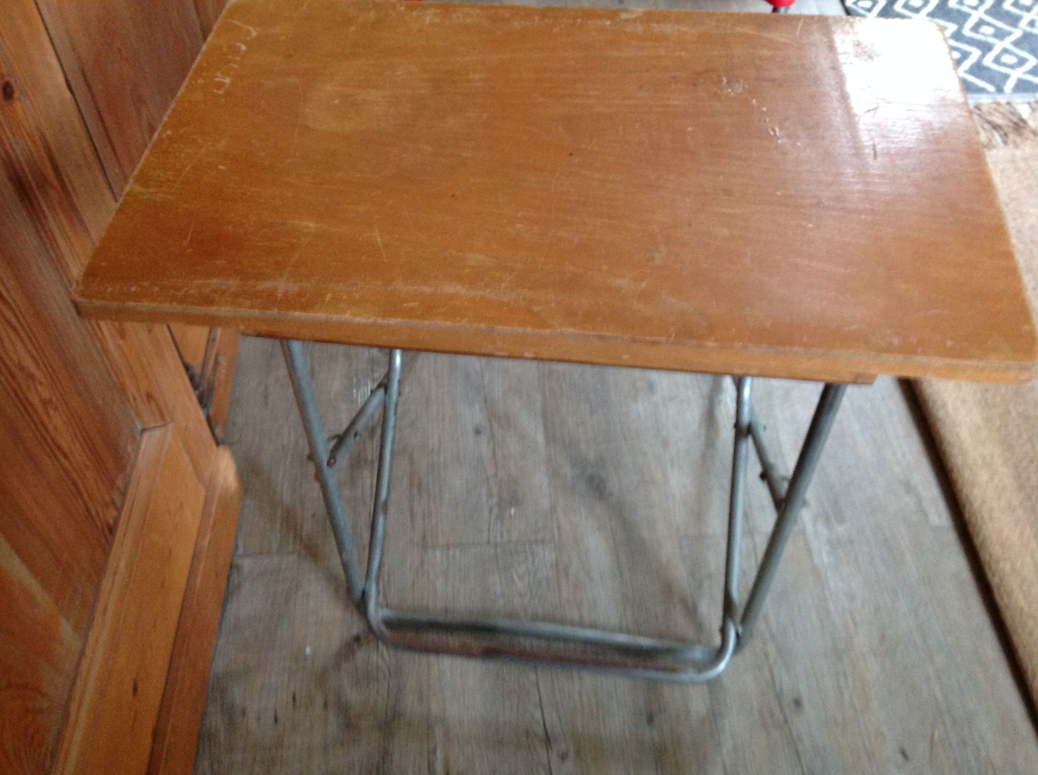 Folding child desk