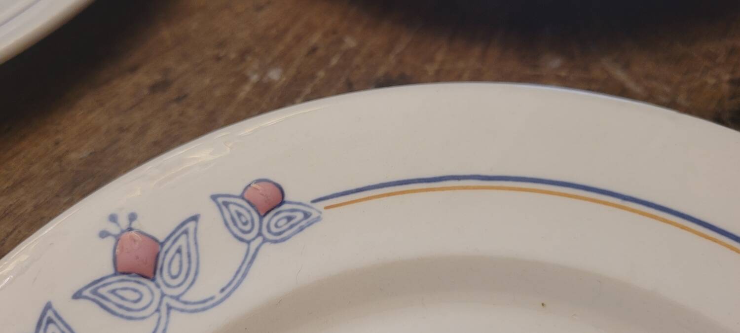 Assiettes terre de fer début XX ème