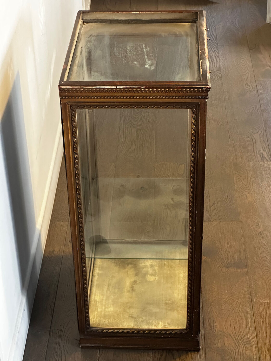 Counter display cabinet in wood and glass in Louis XVI style, 19th century.
