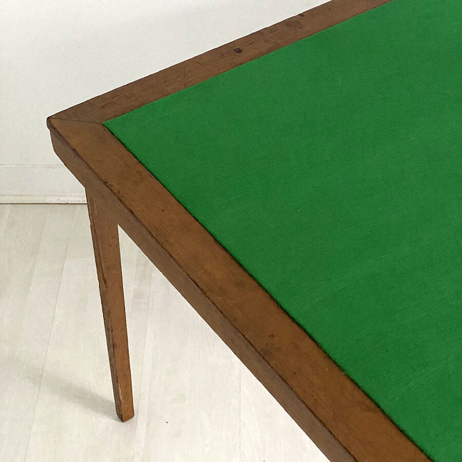 Folding bridge table