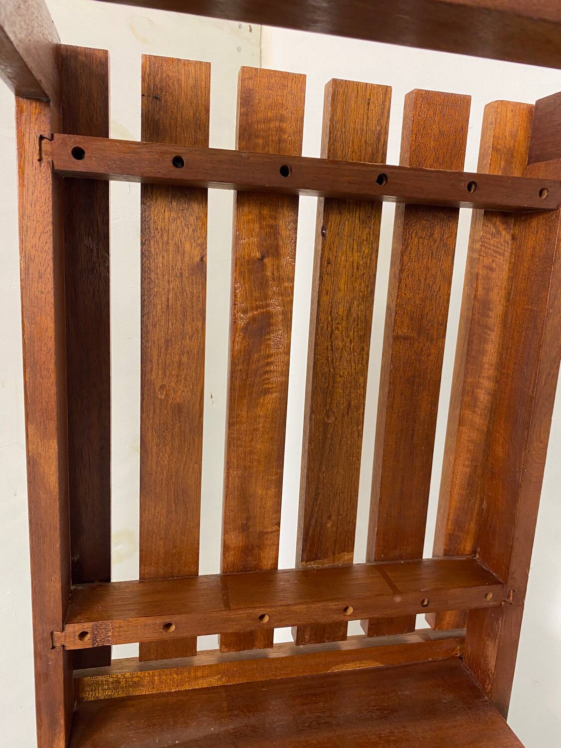 Table d'appoint mid-century moderne à lattes en teck avec support pour plantes, 1960s