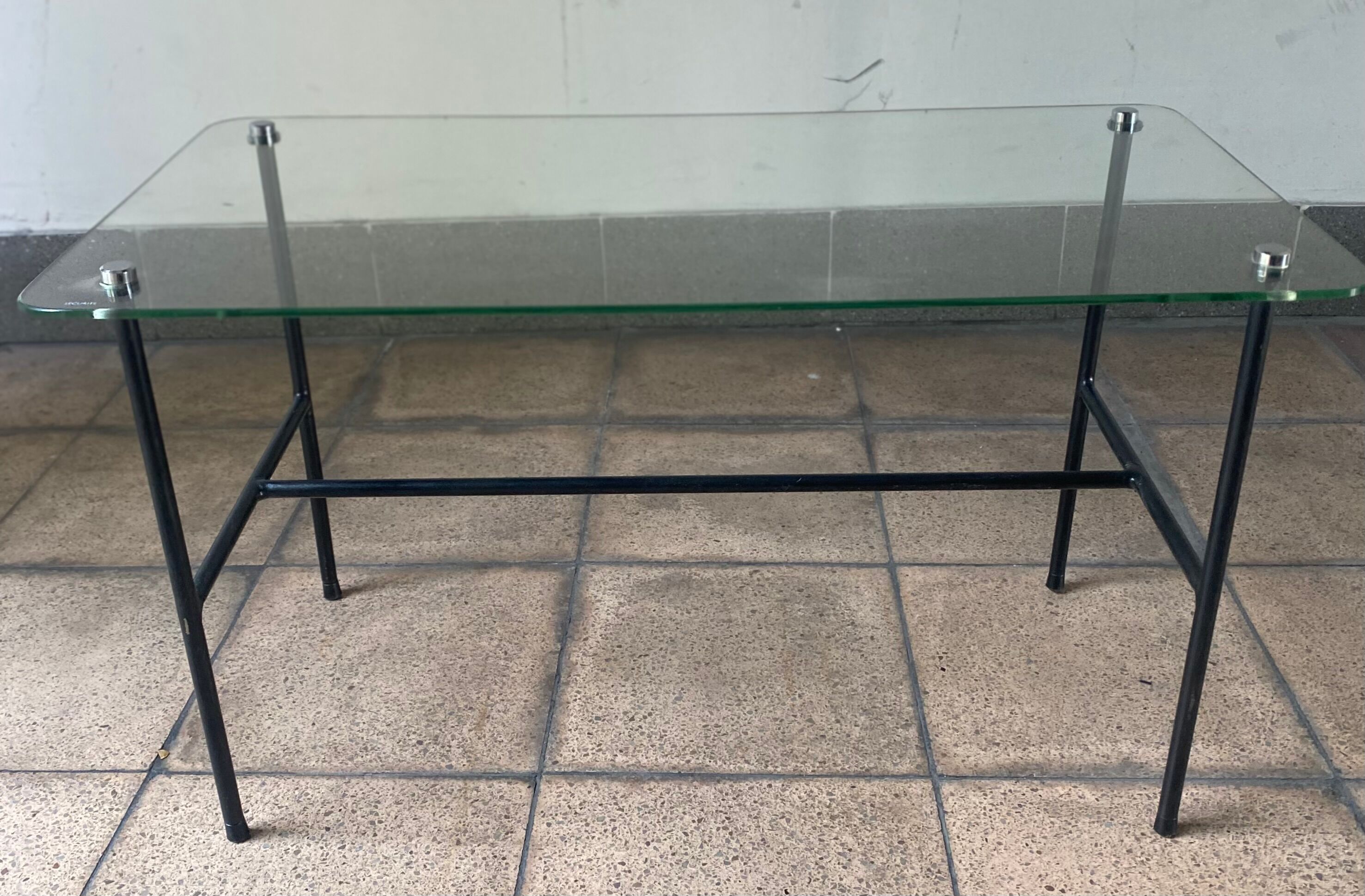 French coffee table Pierre Guariche edited by Steiner, in glass and steel