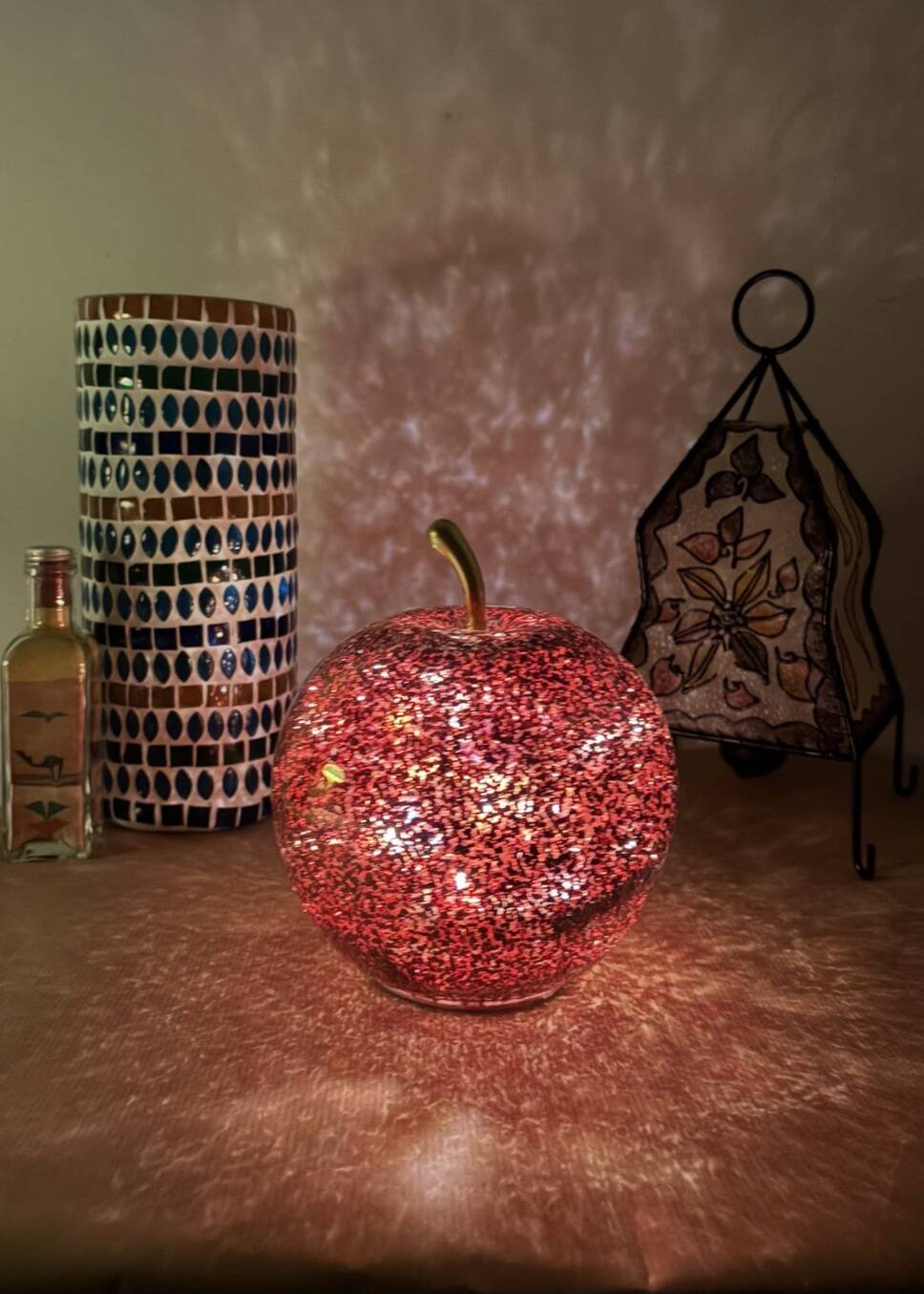 Red & pink glitter glass apple lamp – vintage