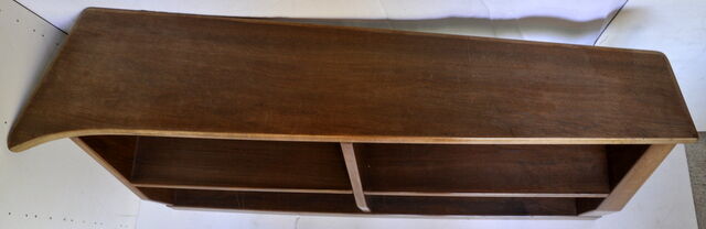 Asymmetric shelf