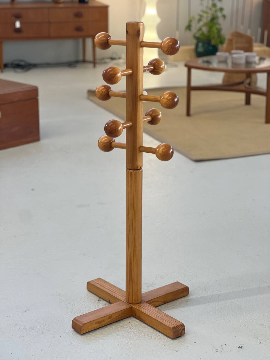 Children's pine coat rack