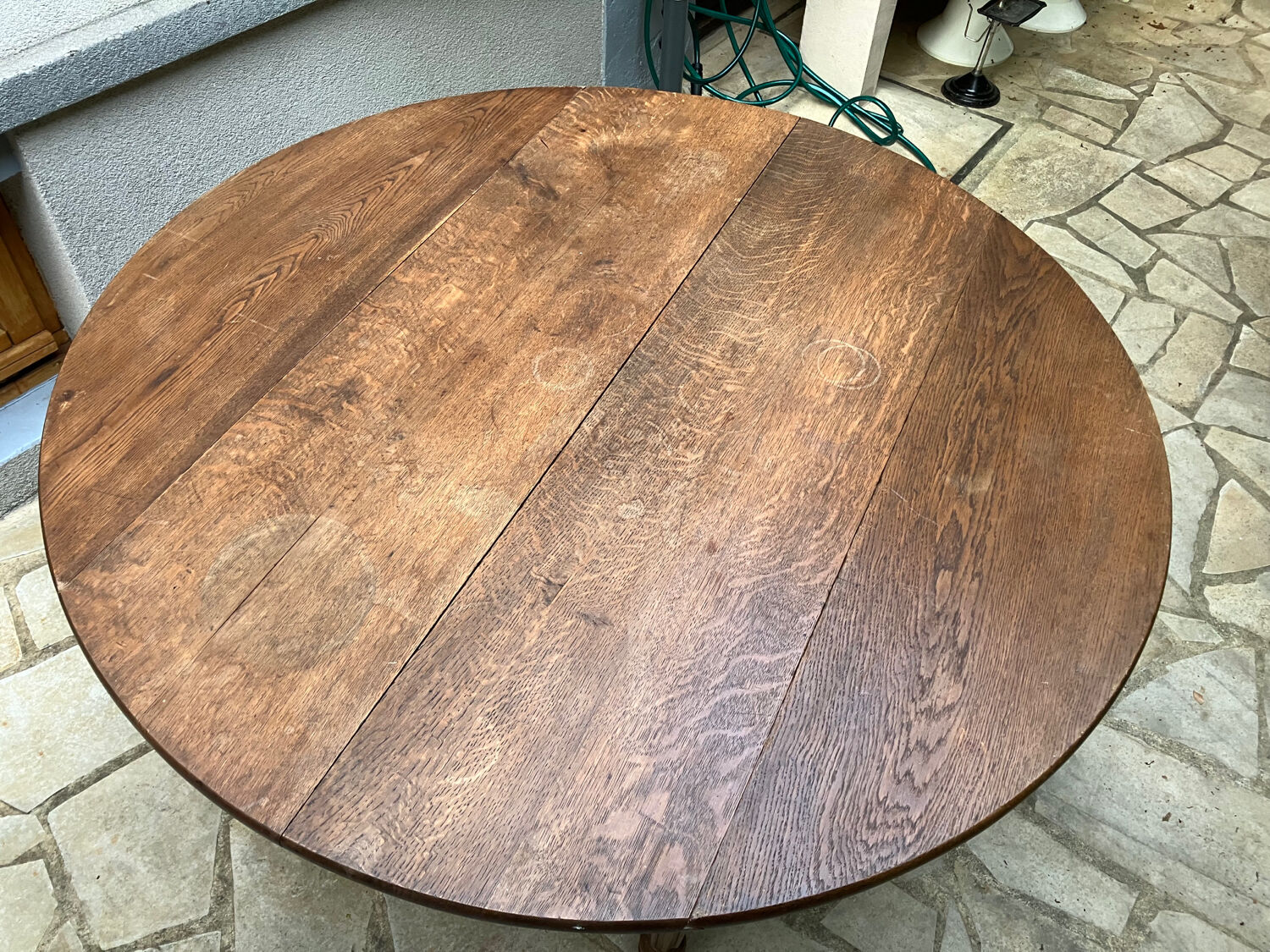 Round oak table with shutters