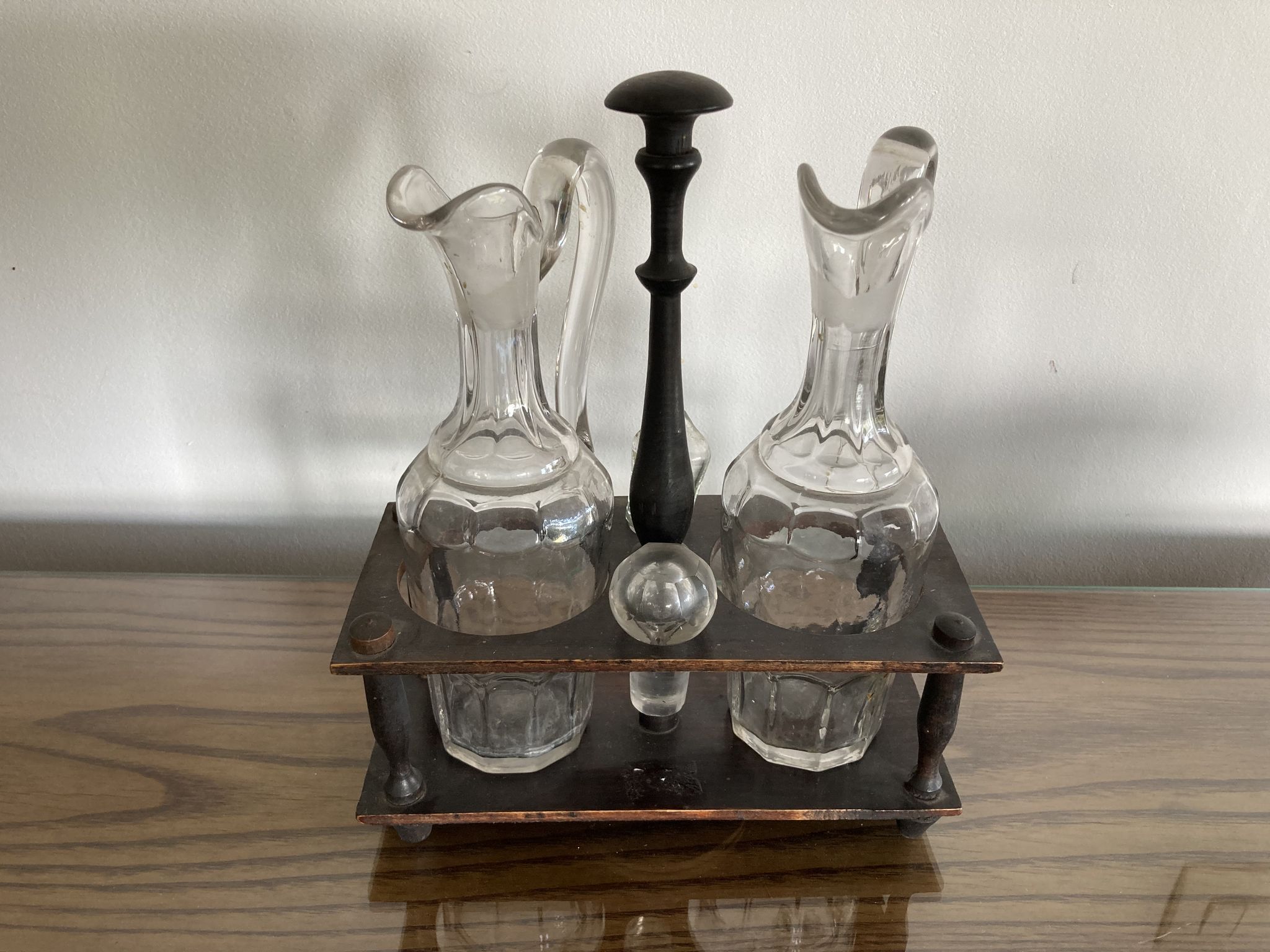 Servant oil and vinegar