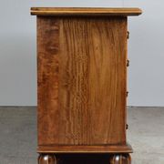 Buffet rustique en noyer ancien avec parquetterie incrustée, qualité vintage