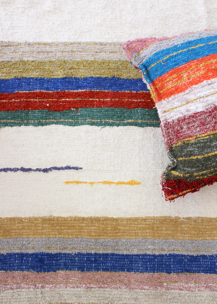 Hand-woven handmade rug - 140 x 200 cm - multicolor & white